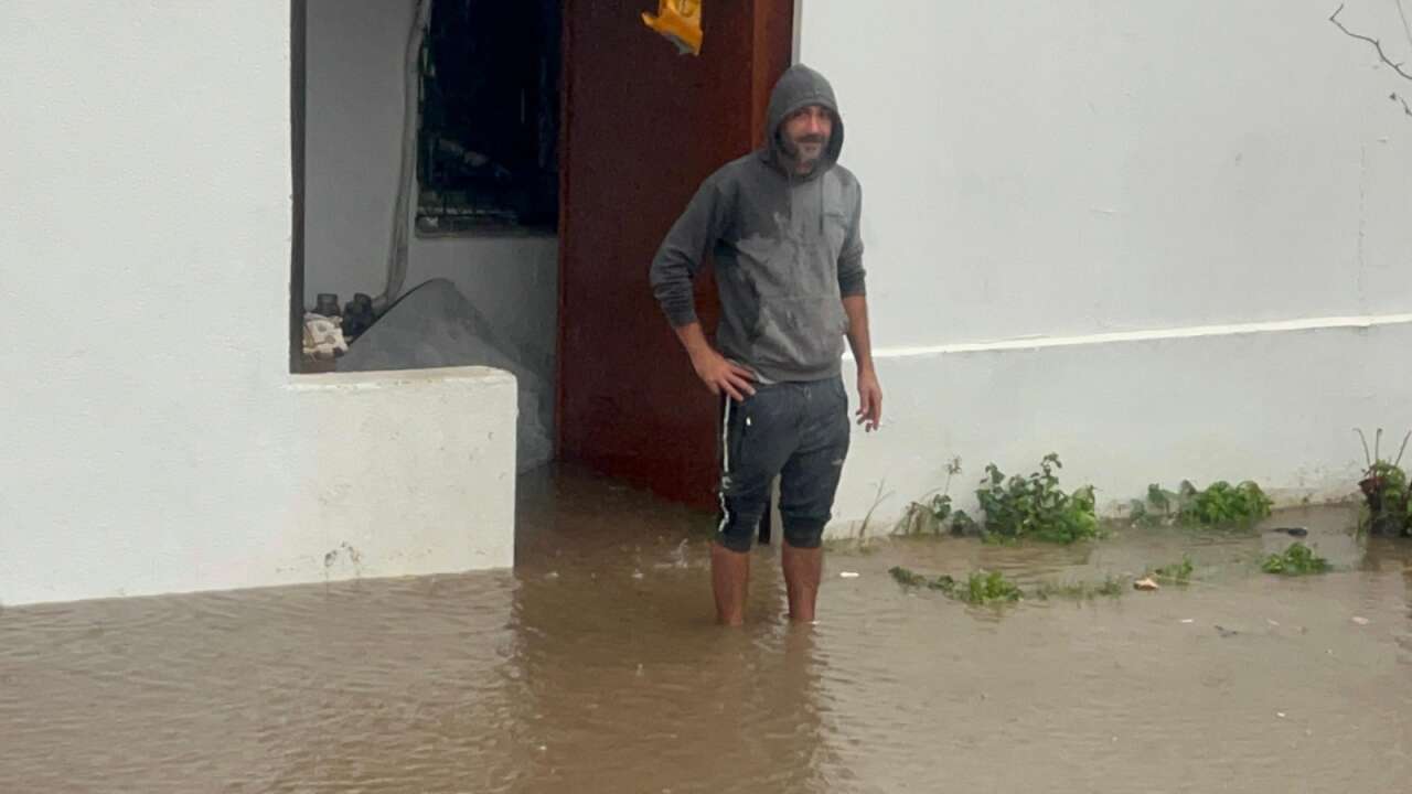 Bodrum’da Sel Felaketi: Araçlar Sular Altında Kaldı, Denizin Rengi Değişti 4